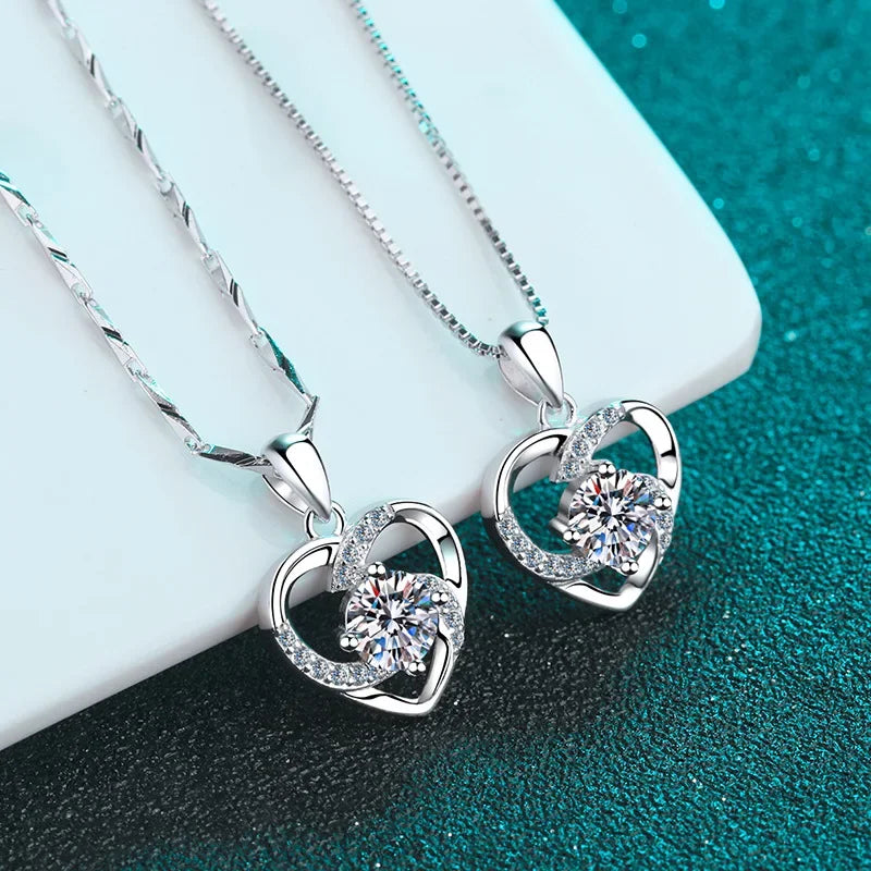 18K gold heart-shaped women's plated PT950 platinum pendant short clavicle chain diamond  0.8carat moissanite necklace gift