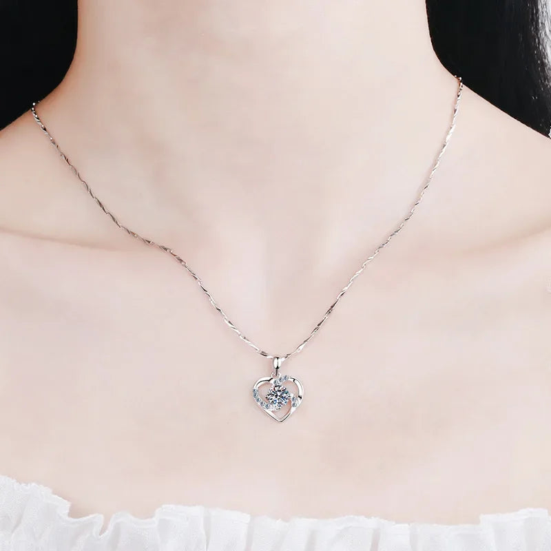 18K gold heart-shaped women's plated PT950 platinum pendant short clavicle chain diamond  0.8carat moissanite necklace gift